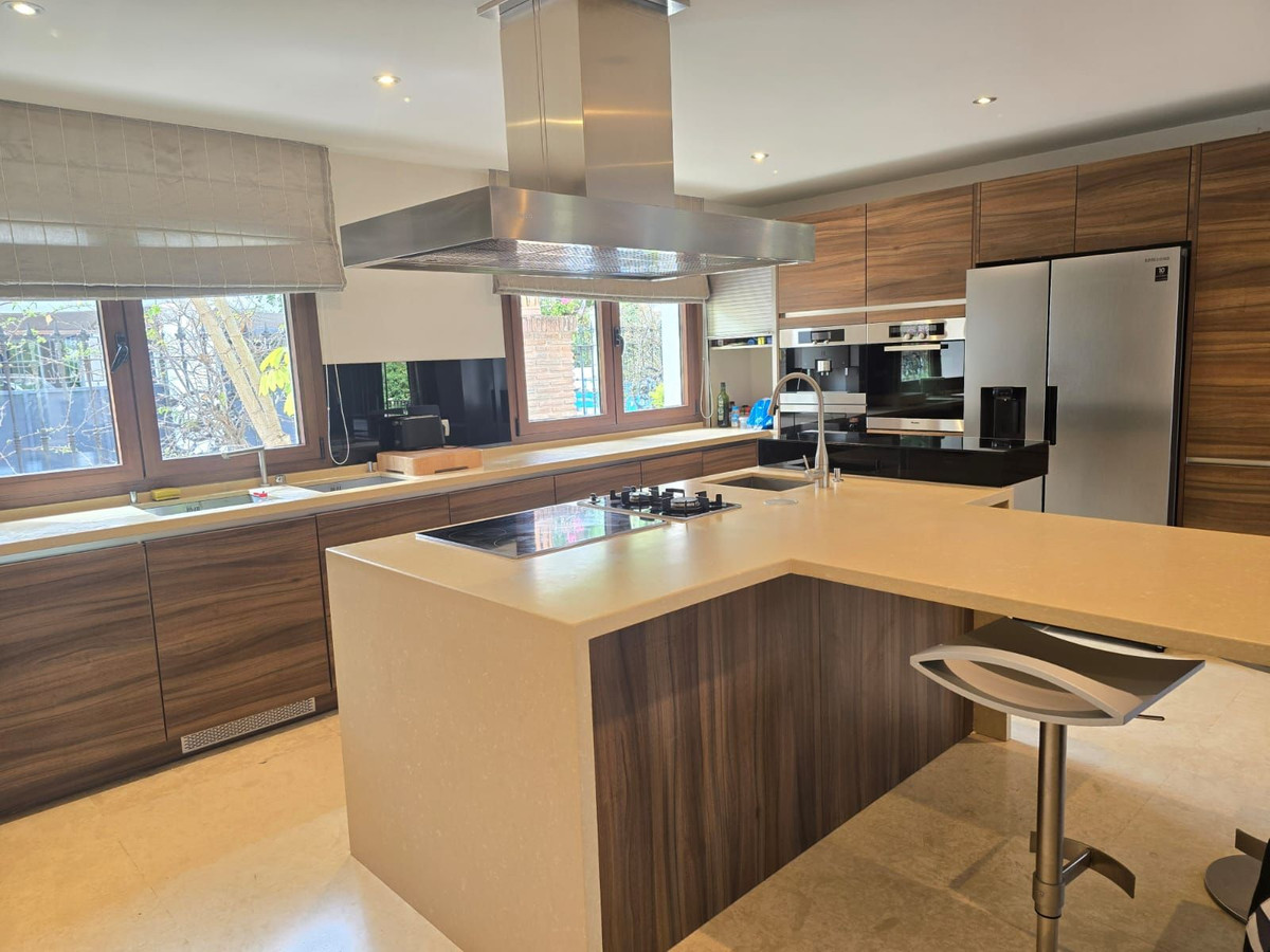 Se vende Villa - Chalet de 6 dormitorios en Costa Del Sol, Málaga, España