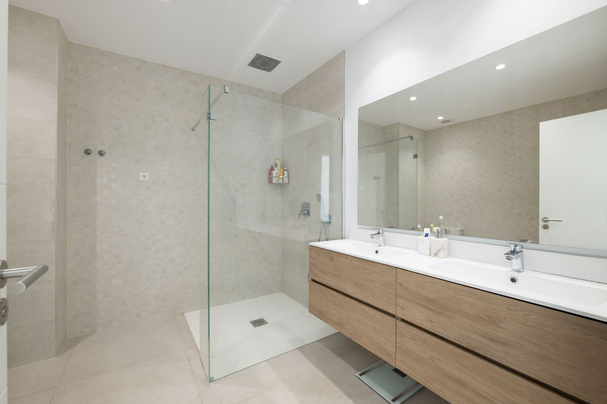 3 Bed Townhouse for sale in Casares Costa Del Sol, Málaga, Spain