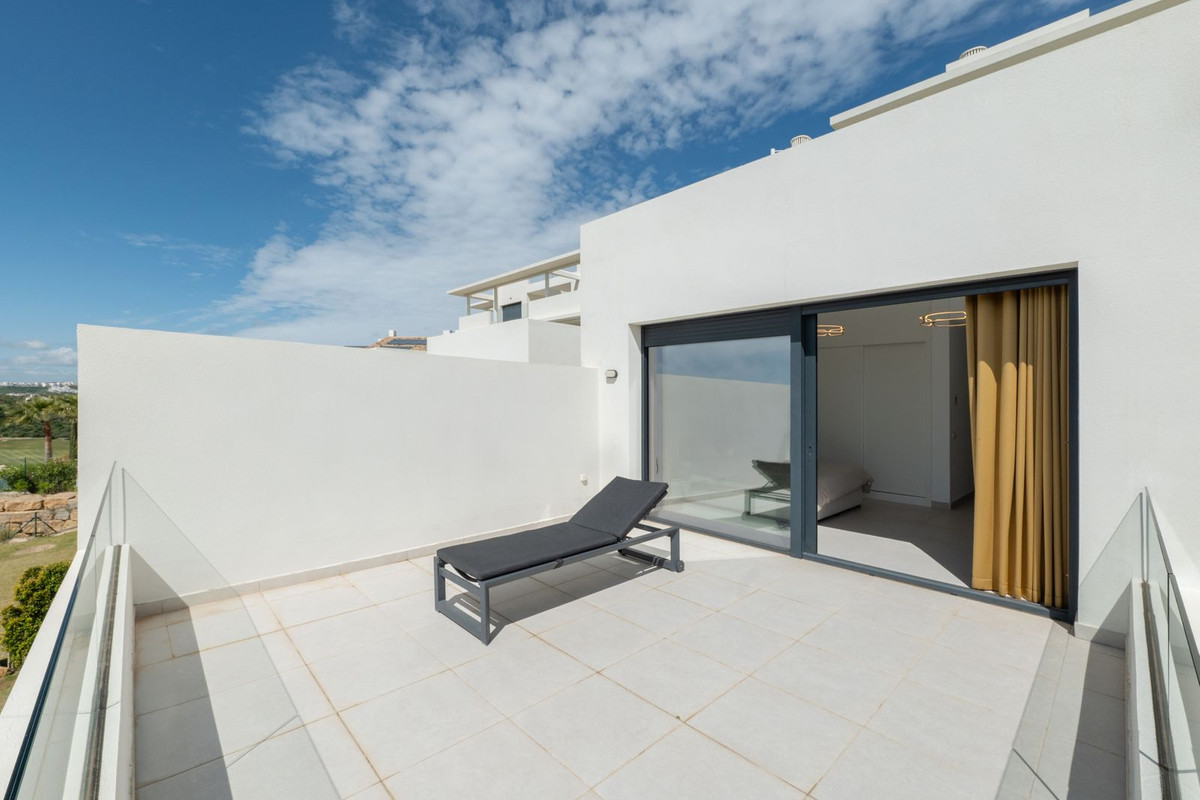 3 Bed Townhouse for sale in Casares Costa Del Sol, Málaga, Spain