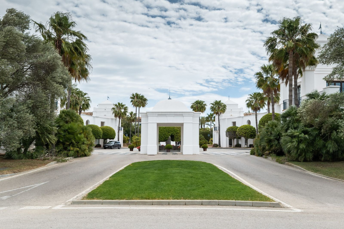 3 Bed Townhouse for sale in Casares Costa Del Sol, Málaga, Spain
