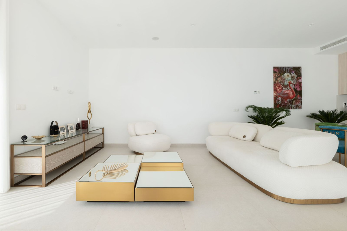 3 Bed Townhouse for sale in Casares Costa Del Sol, Málaga, Spain