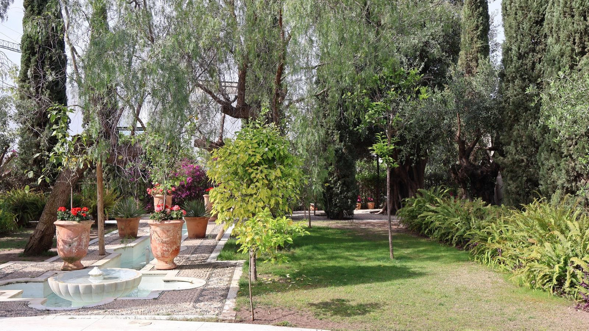 Se vende Villa - Chalet de 5 dormitorios en Costa Del Sol, Málaga, España