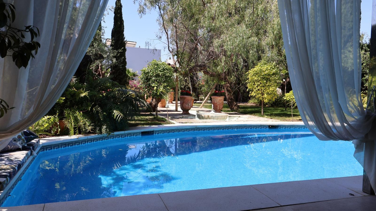 Se vende Villa - Chalet de 5 dormitorios en Costa Del Sol, Málaga, España
