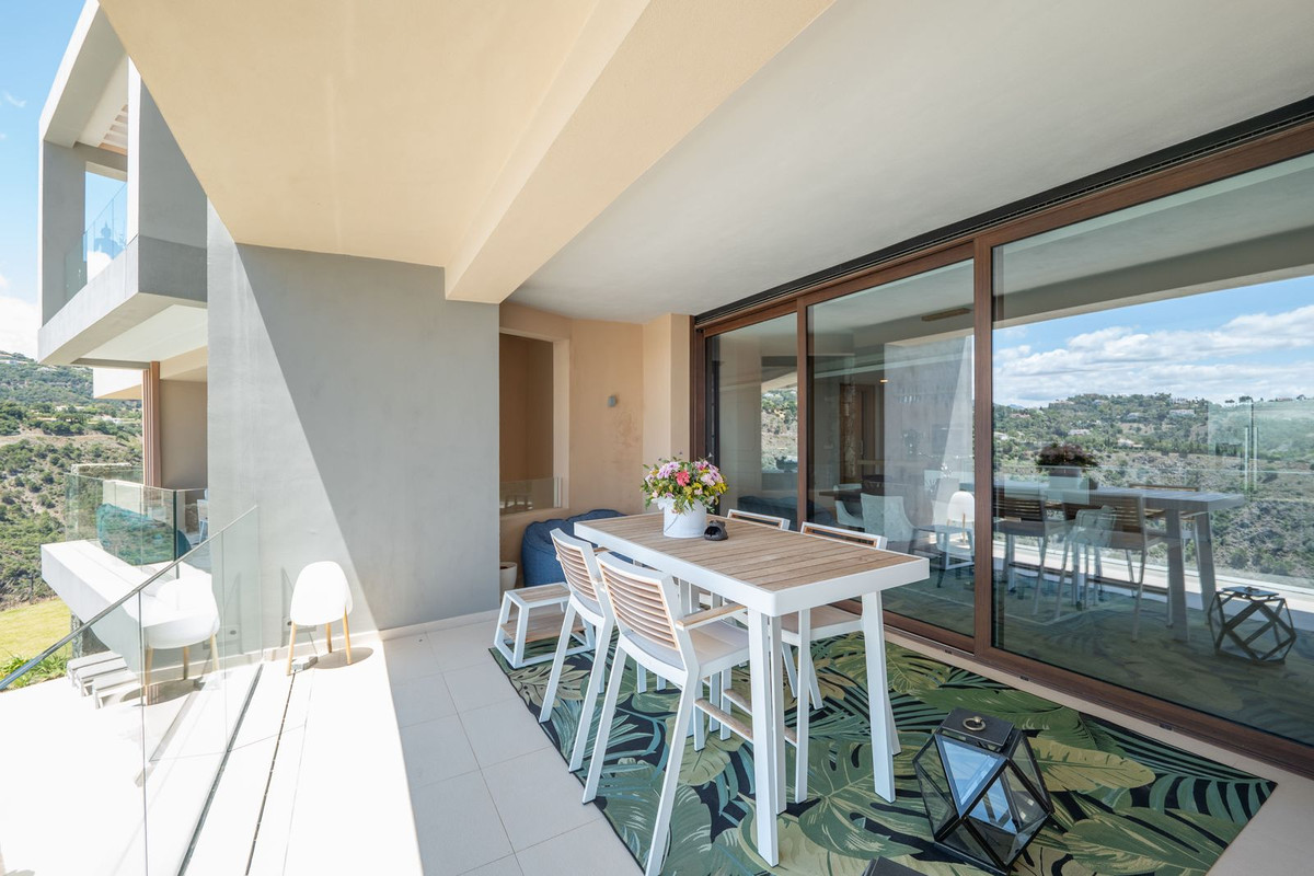 4 Bed Apartment for sale in La Quinta Costa Del Sol, Málaga, Spain