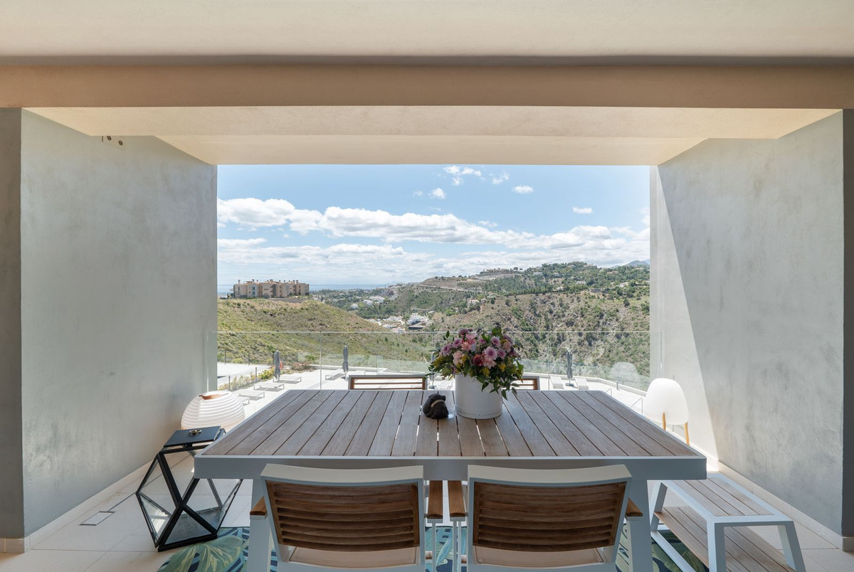 4 Bed Apartment for sale in La Quinta Costa Del Sol, Málaga, Spain