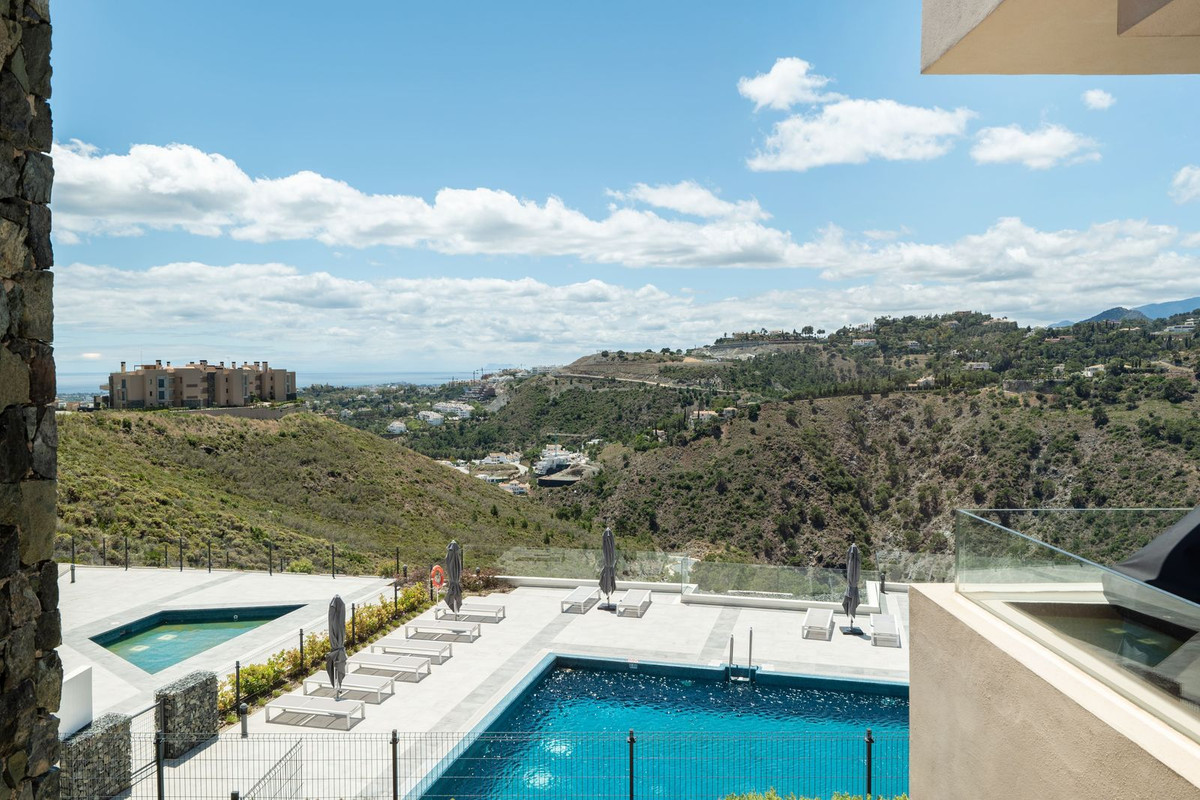 4 Bed Apartment for sale in La Quinta Costa Del Sol, Málaga, Spain
