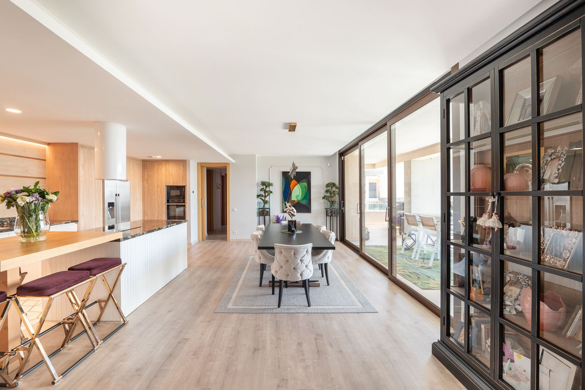 4 Bed Apartment for sale in La Quinta Costa Del Sol, Málaga, Spain