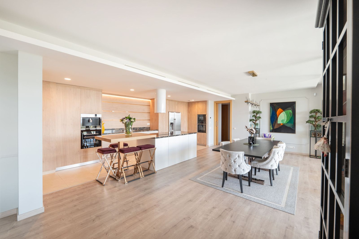 4 Bed Apartment for sale in La Quinta Costa Del Sol, Málaga, Spain