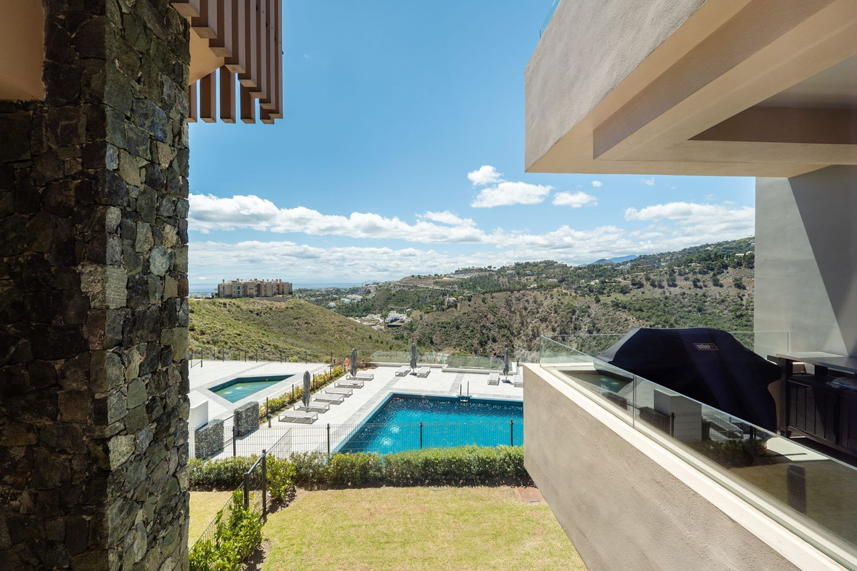 4 Bed Apartment for sale in La Quinta Costa Del Sol, Málaga, Spain