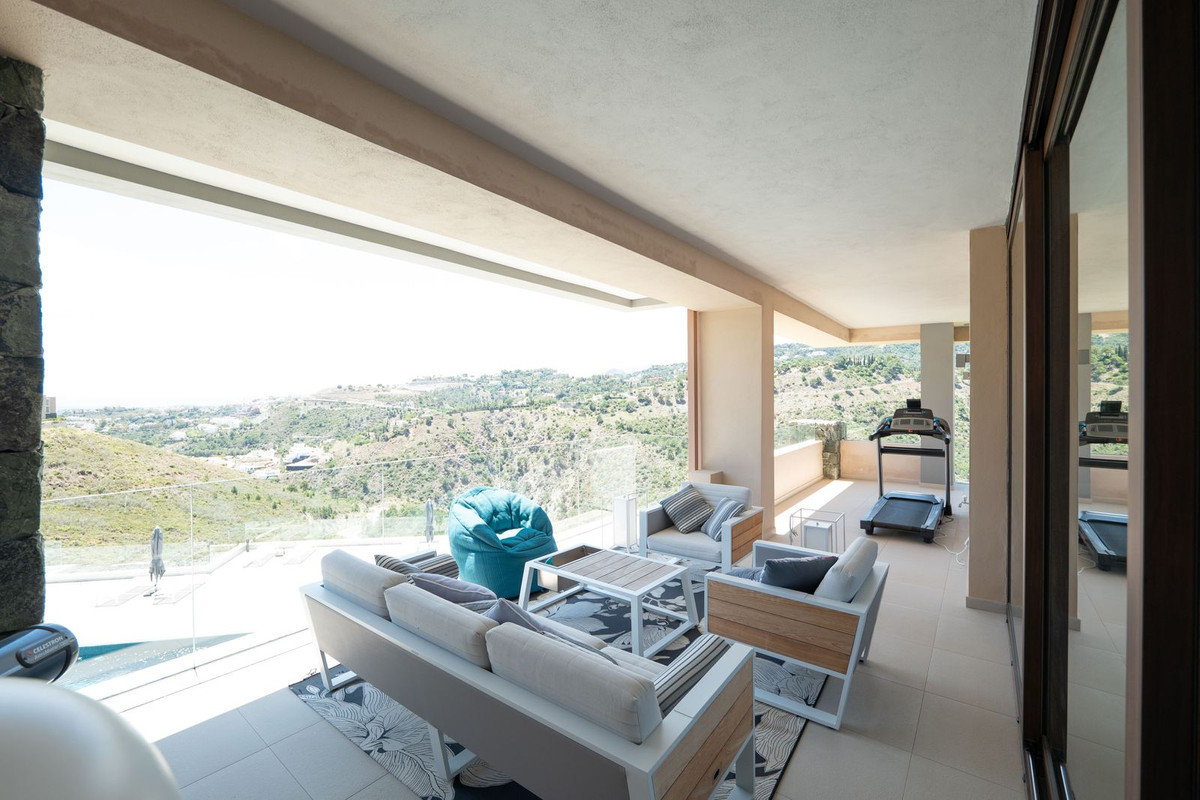 4 Bed Apartment for sale in La Quinta Costa Del Sol, Málaga, Spain
