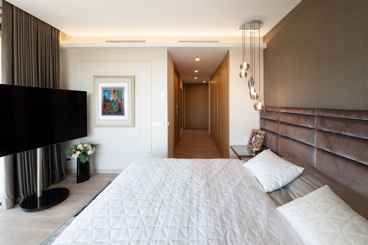 4 Bed Apartment for sale in La Quinta Costa Del Sol, Málaga, Spain