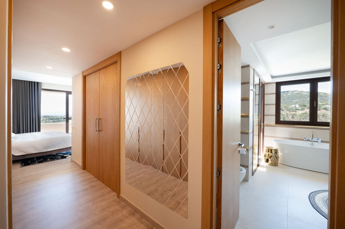 4 Bed Apartment for sale in La Quinta Costa Del Sol, Málaga, Spain