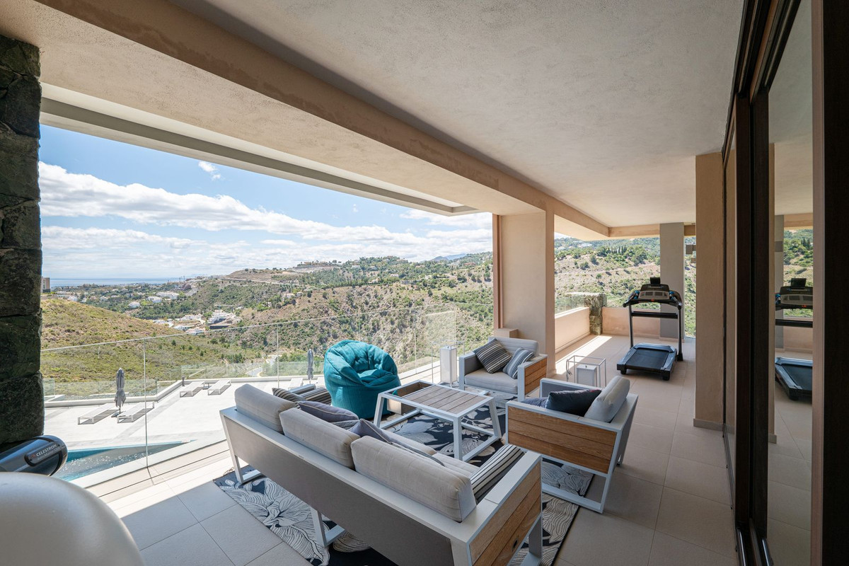 4 Bed Apartment for sale in La Quinta Costa Del Sol, Málaga, Spain