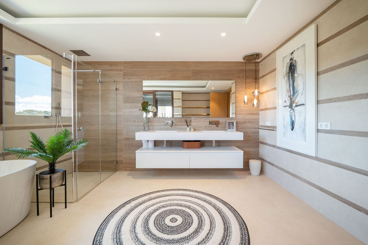 4 Bed Apartment for sale in La Quinta Costa Del Sol, Málaga, Spain
