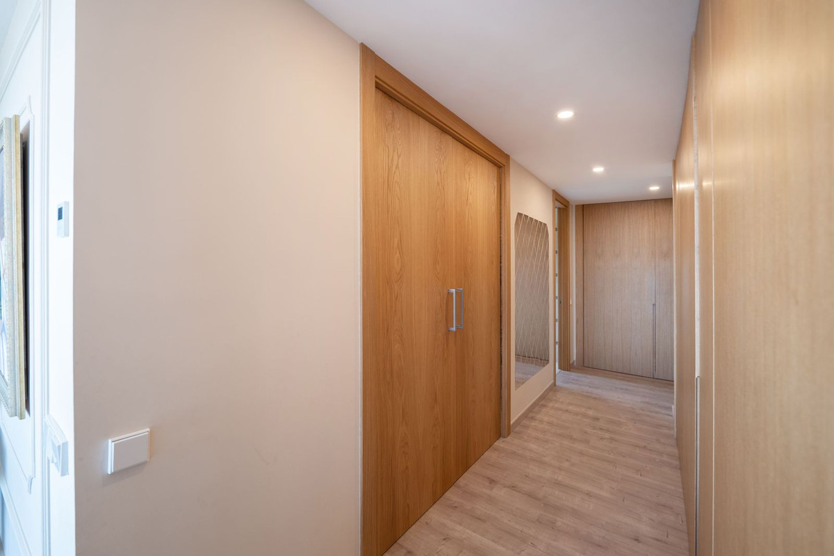 4 Bed Apartment for sale in La Quinta Costa Del Sol, Málaga, Spain