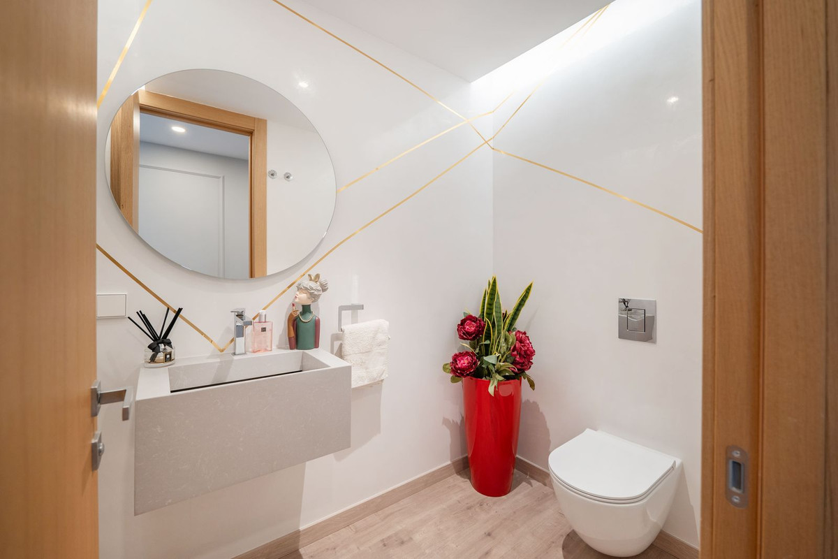 4 Bed Apartment for sale in La Quinta Costa Del Sol, Málaga, Spain