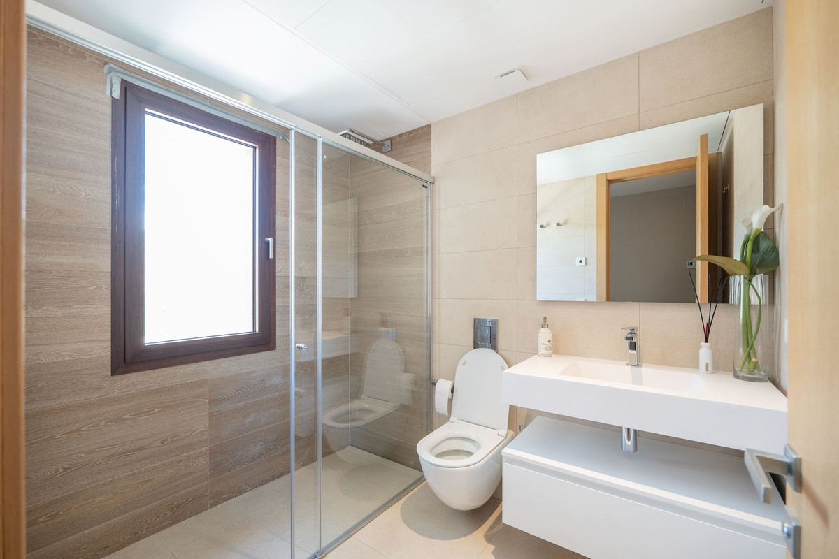 4 Bed Apartment for sale in La Quinta Costa Del Sol, Málaga, Spain