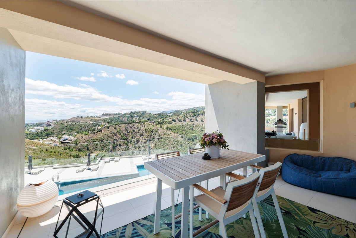 4 Bed Apartment for sale in La Quinta Costa Del Sol, Málaga, Spain