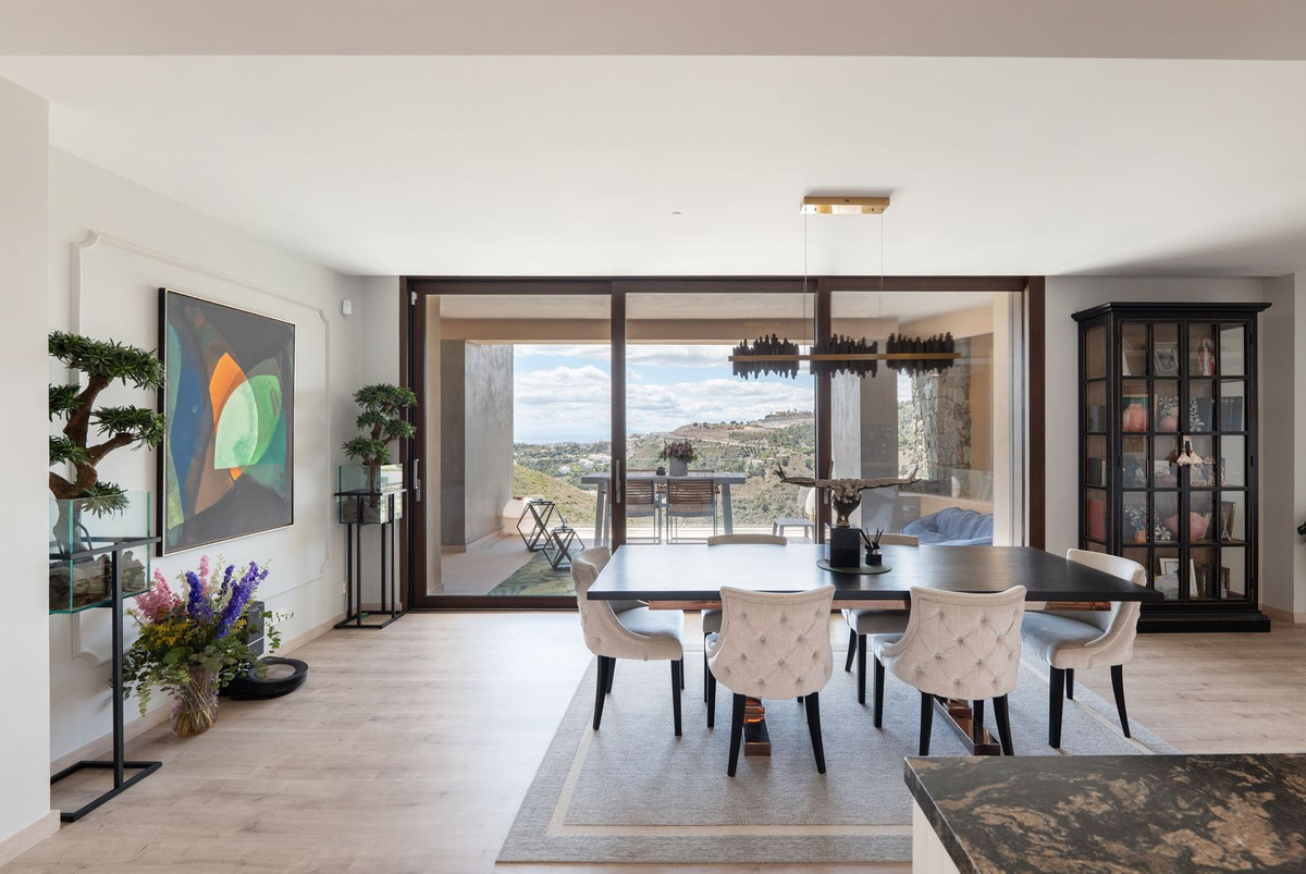 4 Bed Apartment for sale in La Quinta Costa Del Sol, Málaga, Spain