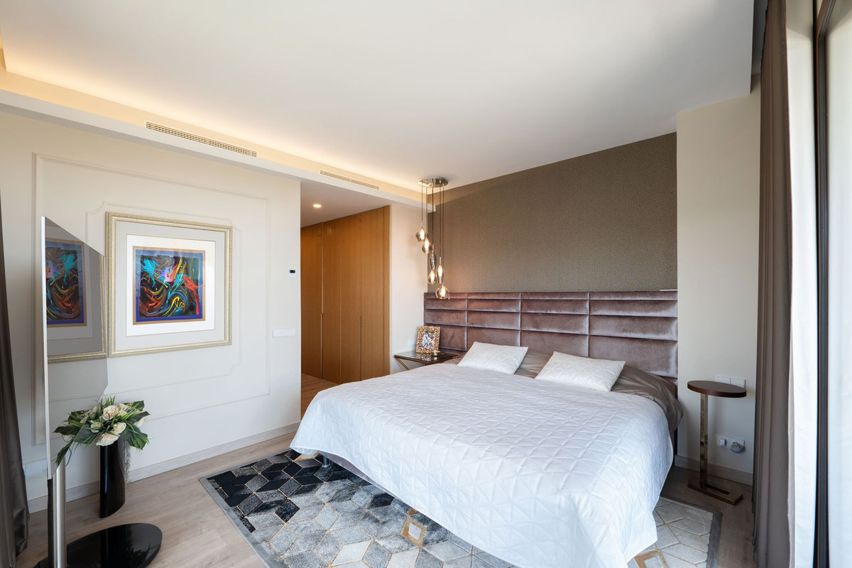 4 Bed Apartment for sale in La Quinta Costa Del Sol, Málaga, Spain