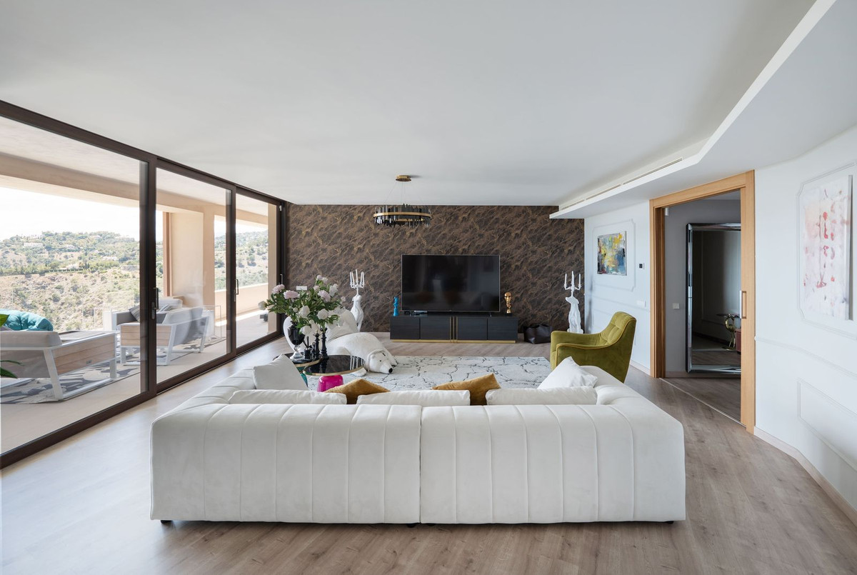 4 Bed Apartment for sale in La Quinta Costa Del Sol, Málaga, Spain