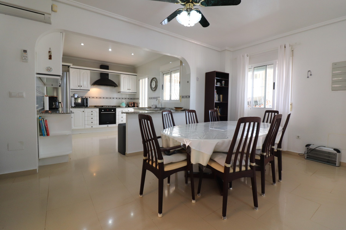 Se vende Villa - Chalet de 4 dormitorios en Costa Blanca, Alicante, España