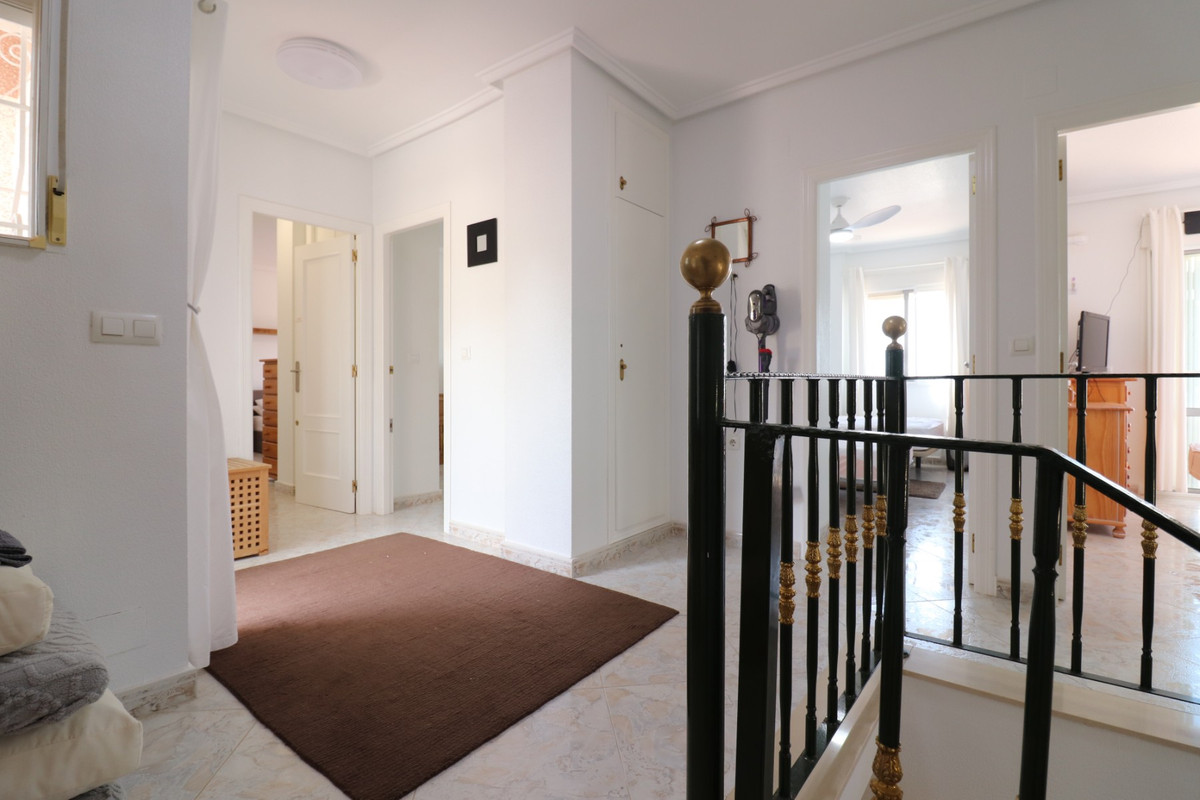 Se vende Villa - Chalet de 4 dormitorios en Costa Blanca, Alicante, España