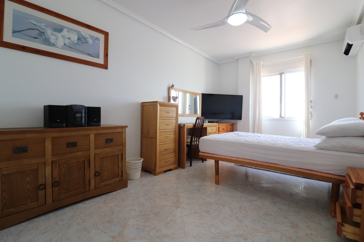 Se vende Villa - Chalet de 4 dormitorios en Costa Blanca, Alicante, España