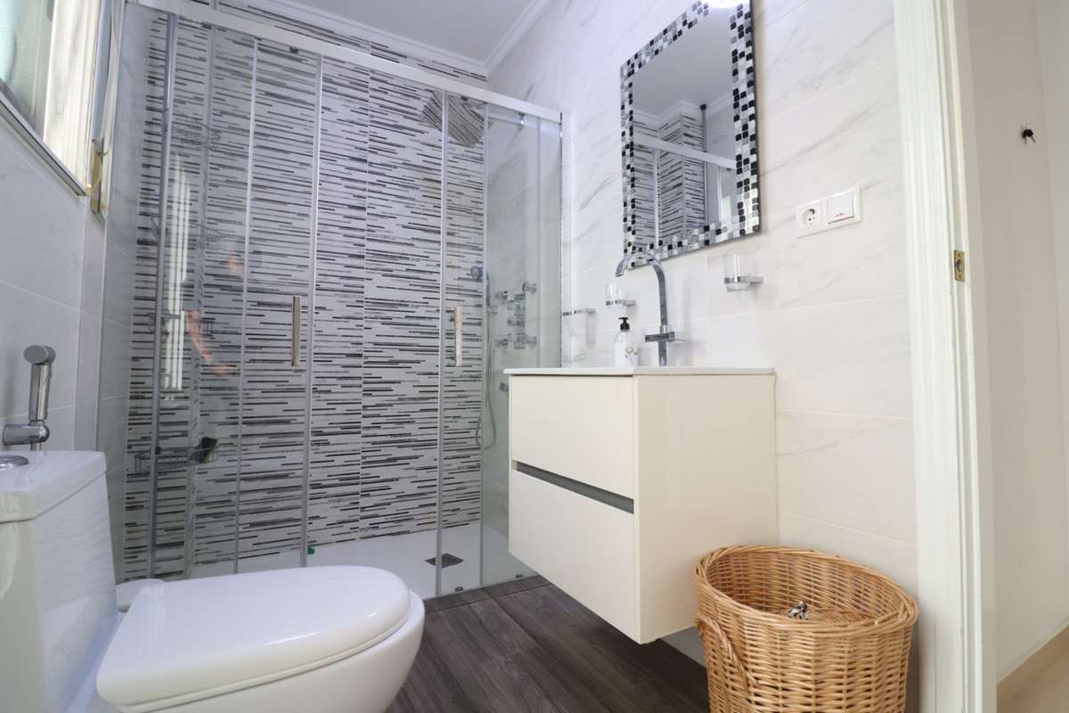 Se vende Villa - Chalet de 4 dormitorios en Costa Blanca, Alicante, España
