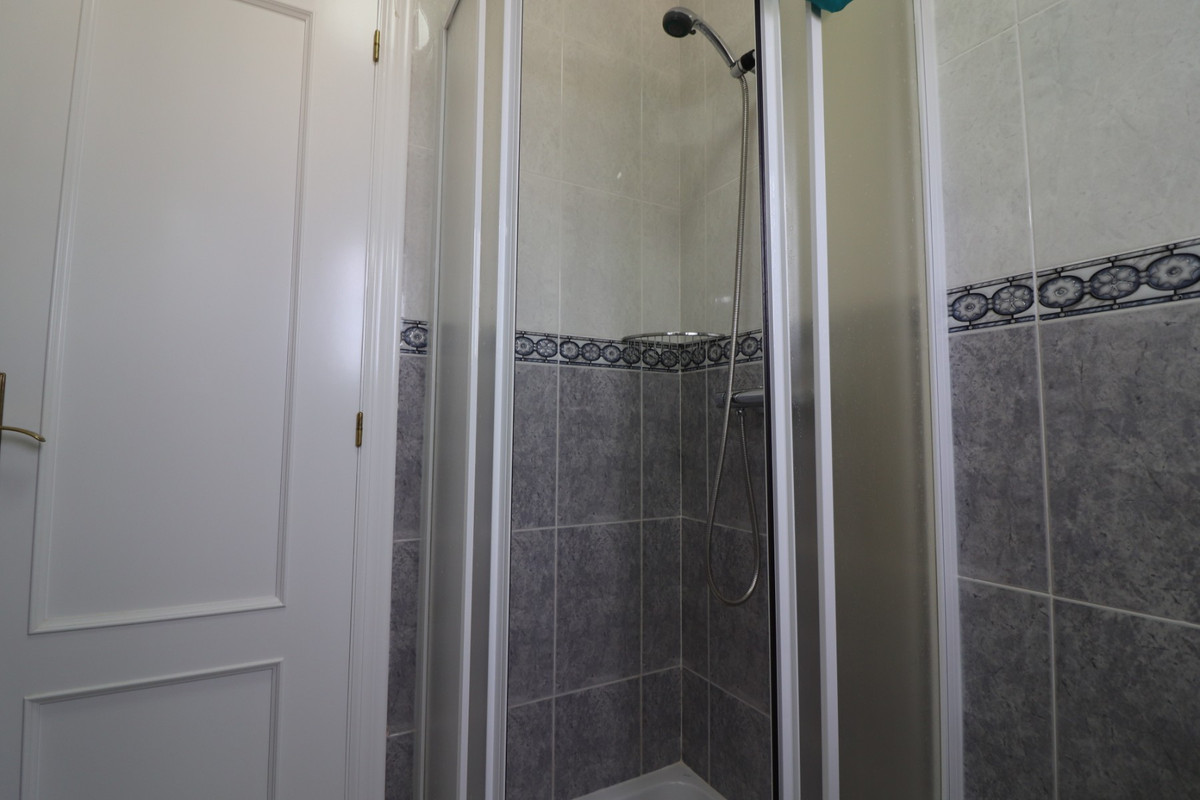 Se vende Villa - Chalet de 4 dormitorios en Costa Blanca, Alicante, España