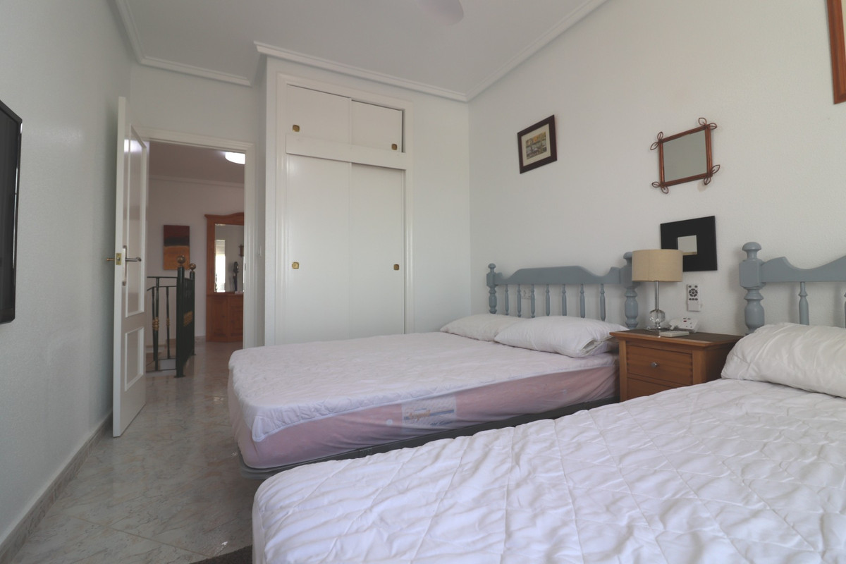 Se vende Villa - Chalet de 4 dormitorios en Costa Blanca, Alicante, España