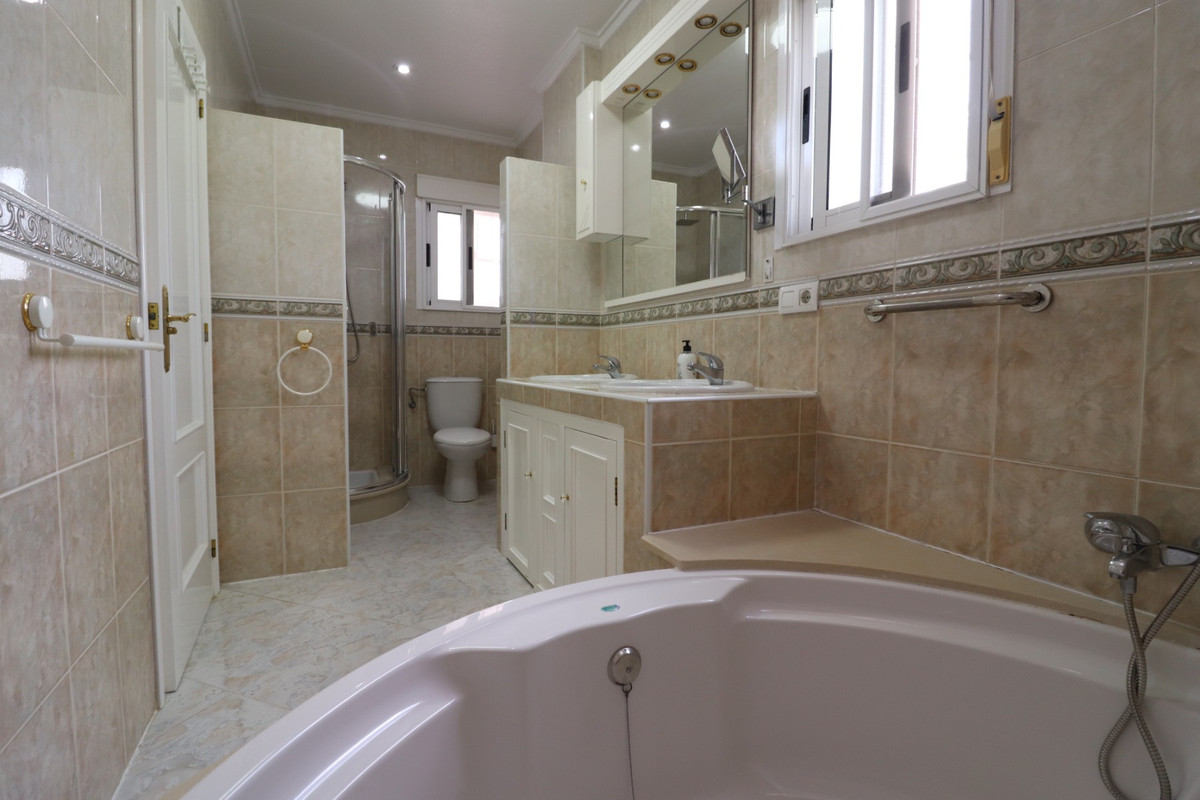 Se vende Villa - Chalet de 4 dormitorios en Costa Blanca, Alicante, España
