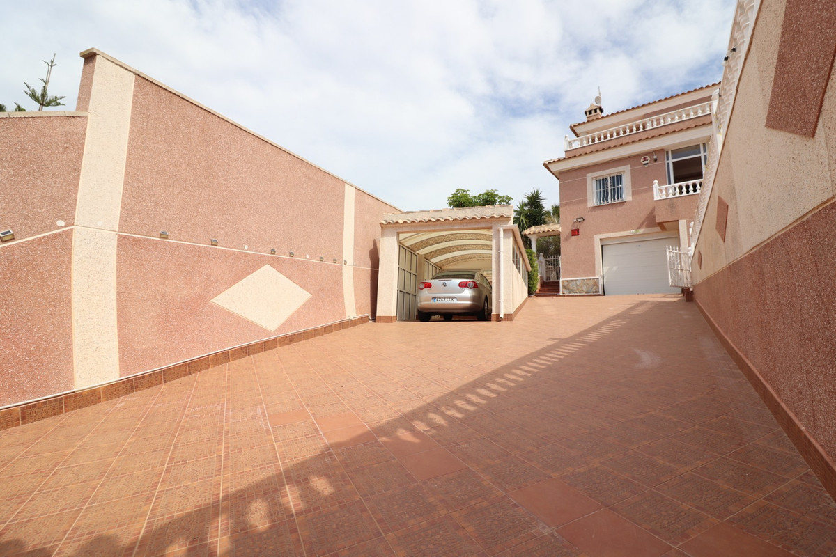 Se vende Villa - Chalet de 4 dormitorios en Costa Blanca, Alicante, España