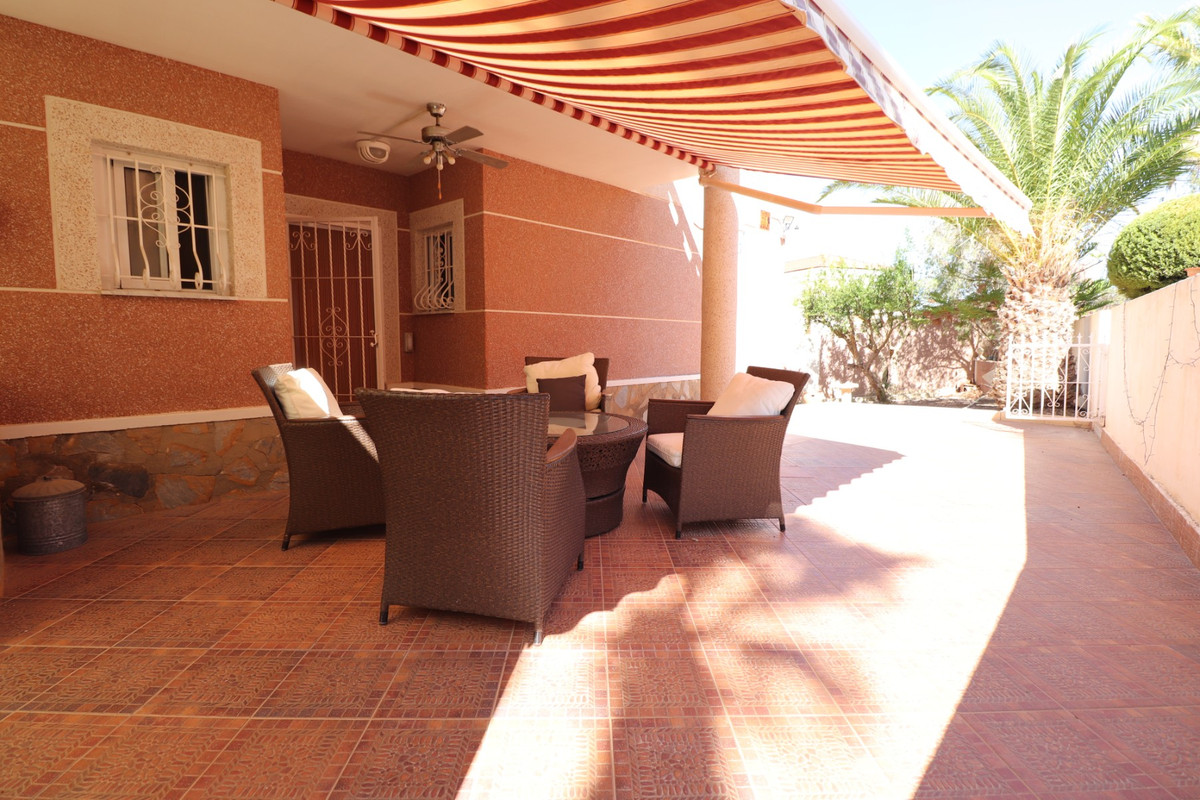 Se vende Villa - Chalet de 4 dormitorios en Costa Blanca, Alicante, España