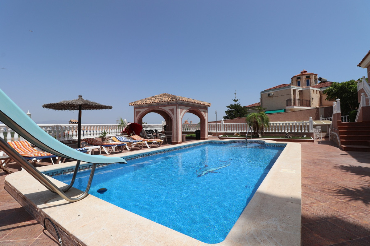 Se vende Villa - Chalet de 4 dormitorios en Costa Blanca, Alicante, España
