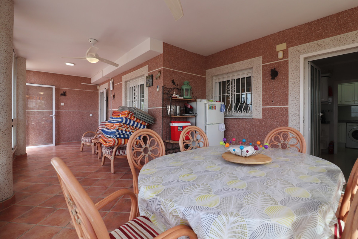 Se vende Villa - Chalet de 4 dormitorios en Costa Blanca, Alicante, España
