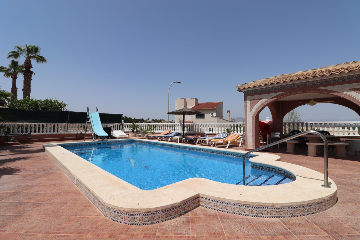 Se vende Villa - Chalet de 4 dormitorios en Costa Blanca, Alicante, España