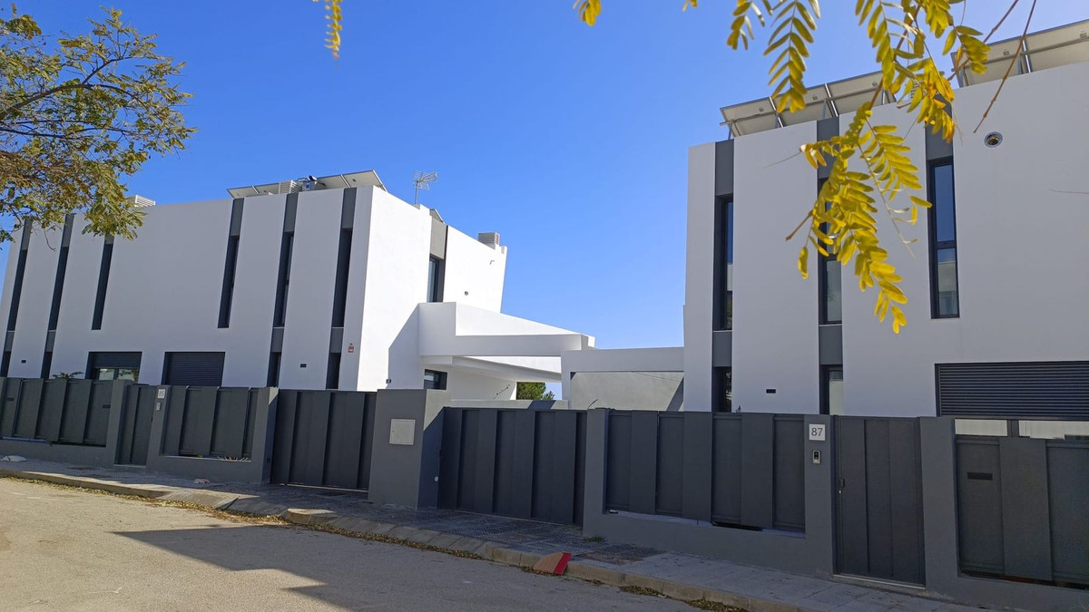3 Bed Townhouse for sale in Torre Del Mar Costa Del Sol East, Málaga, Spain