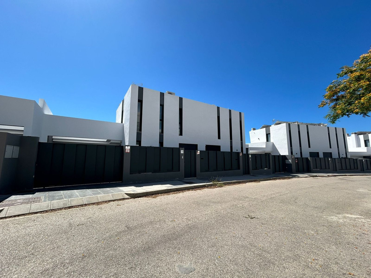 3 Bed Townhouse for sale in Torre Del Mar Costa Del Sol East, Málaga, Spain