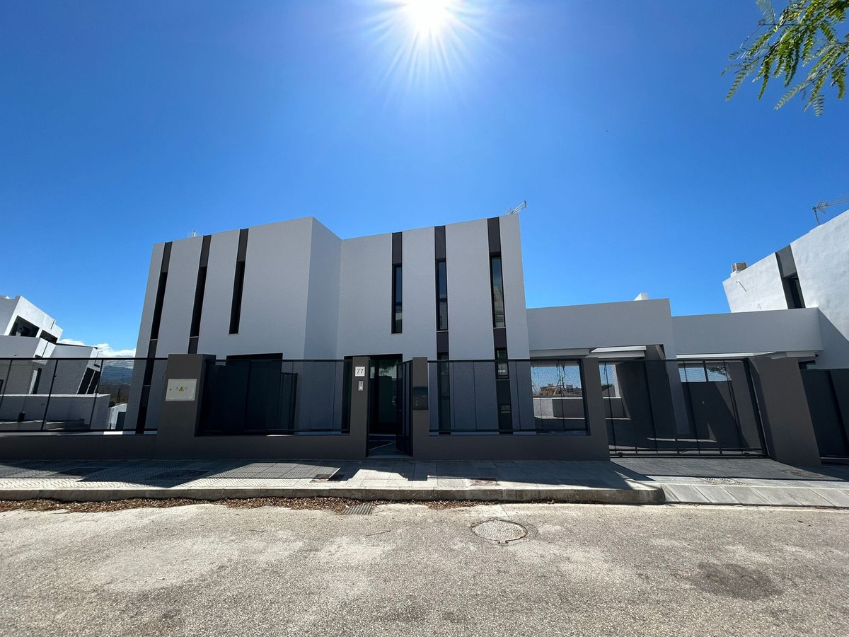 3 Bed Townhouse for sale in Torre Del Mar Costa Del Sol East, Málaga, Spain