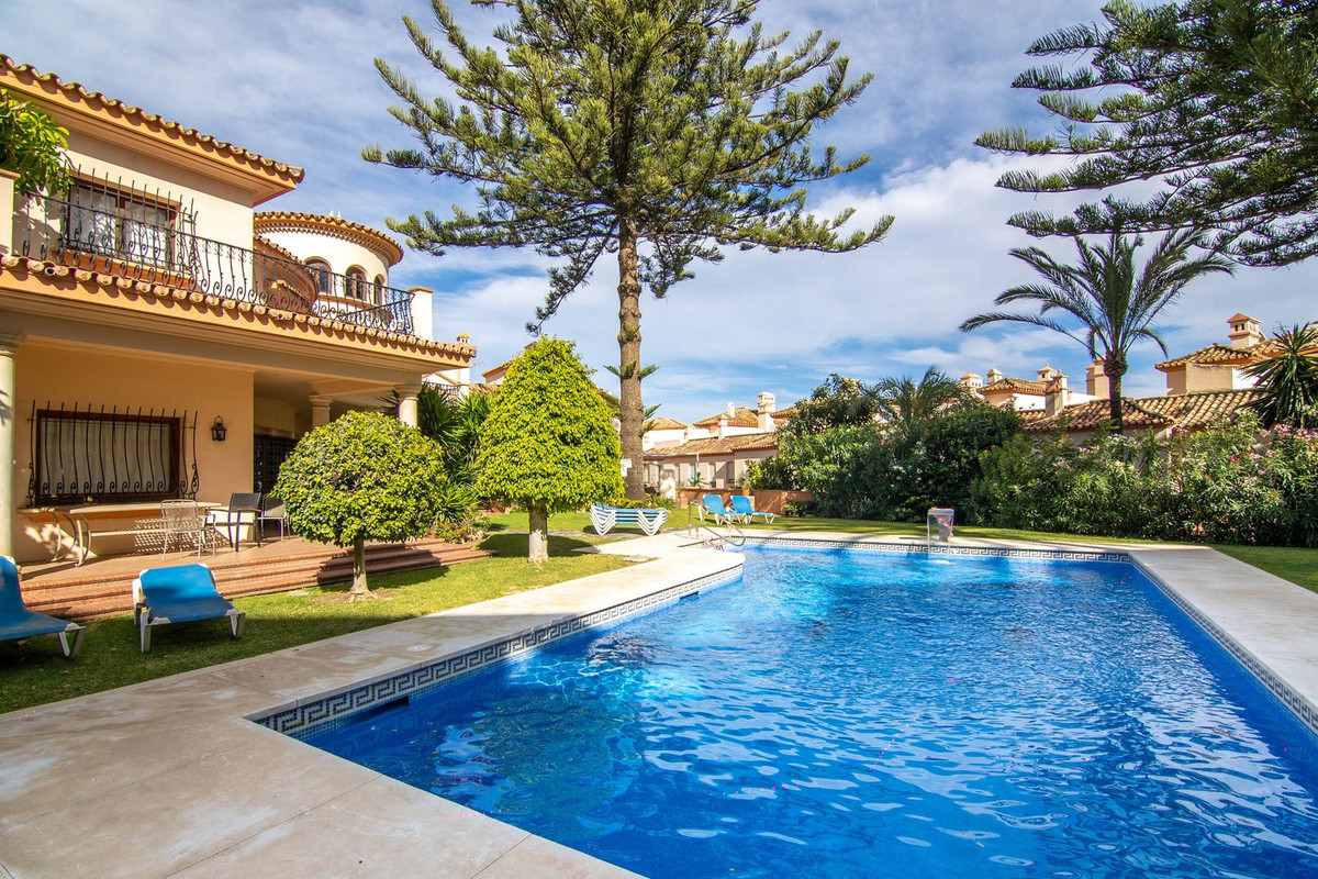 4 Bed Townhouse for sale in Estepona Costa Del Sol, Málaga, Spain