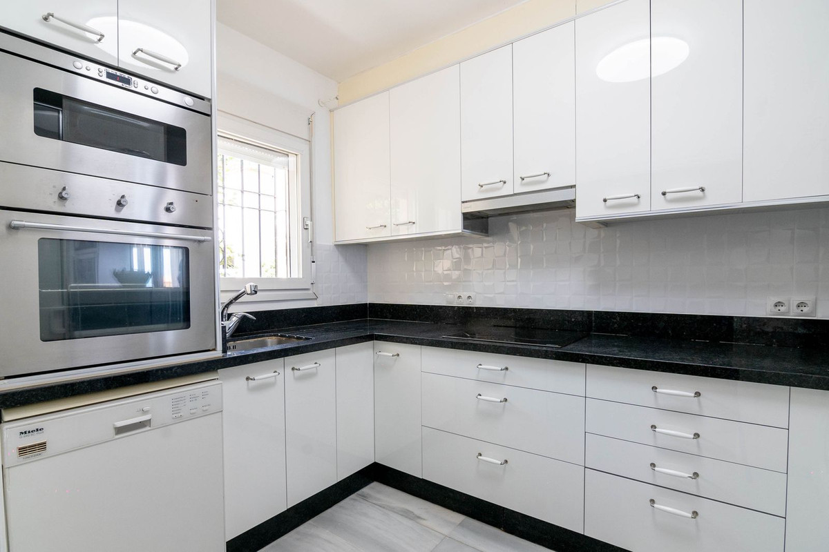 4 Bed Townhouse for sale in Estepona Costa Del Sol, Málaga, Spain