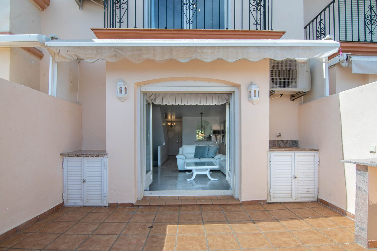 4 Bed Townhouse for sale in Estepona Costa Del Sol, Málaga, Spain