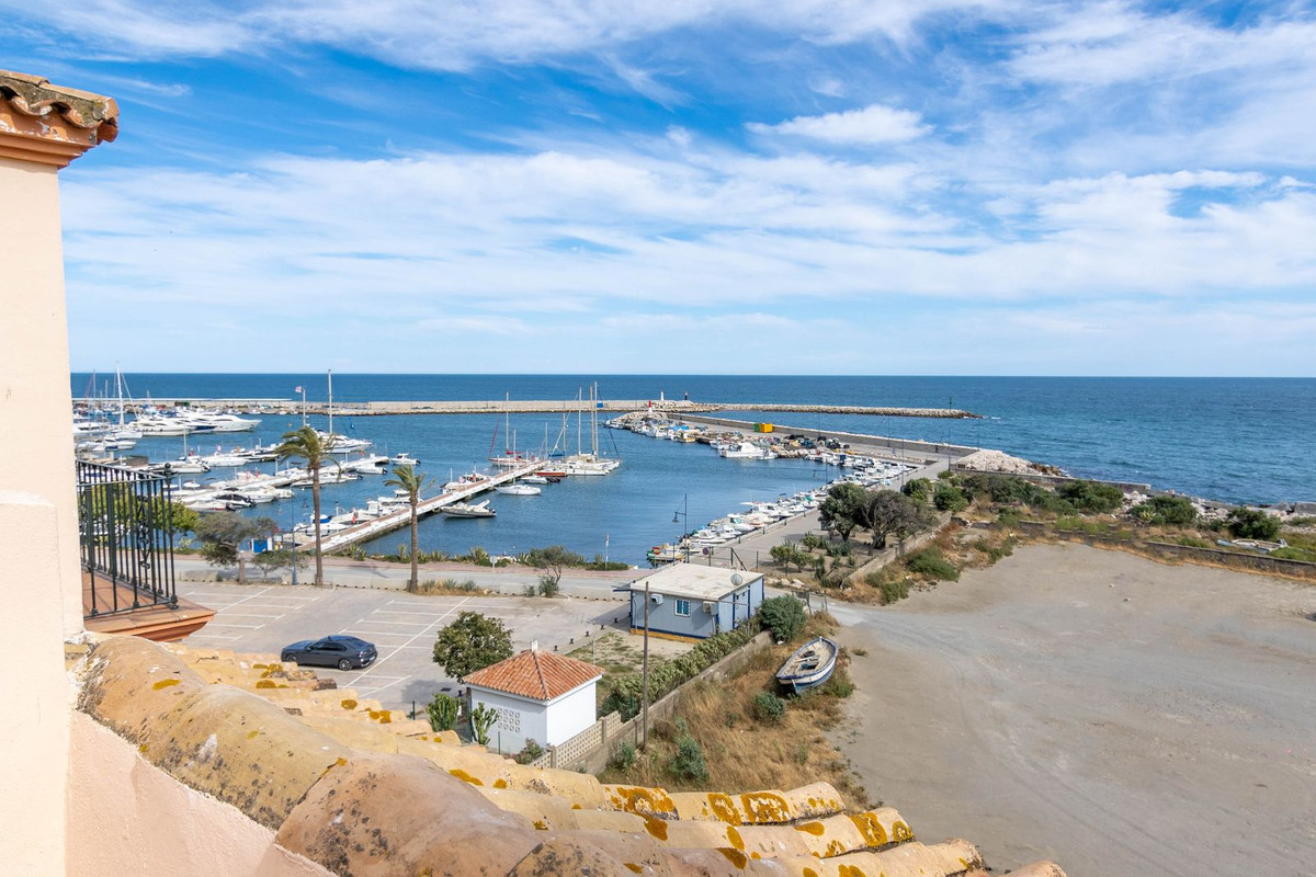 4 Bed Townhouse for sale in Estepona Costa Del Sol, Málaga, Spain