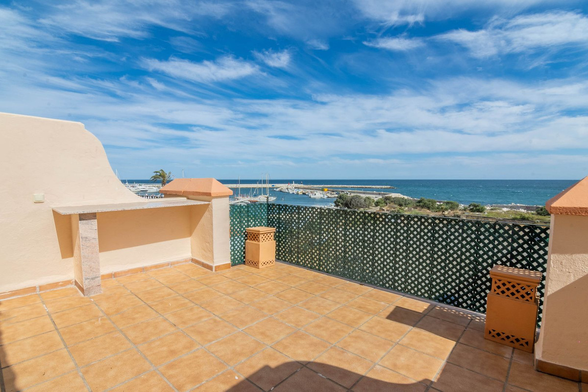 4 Bed Townhouse for sale in Estepona Costa Del Sol, Málaga, Spain