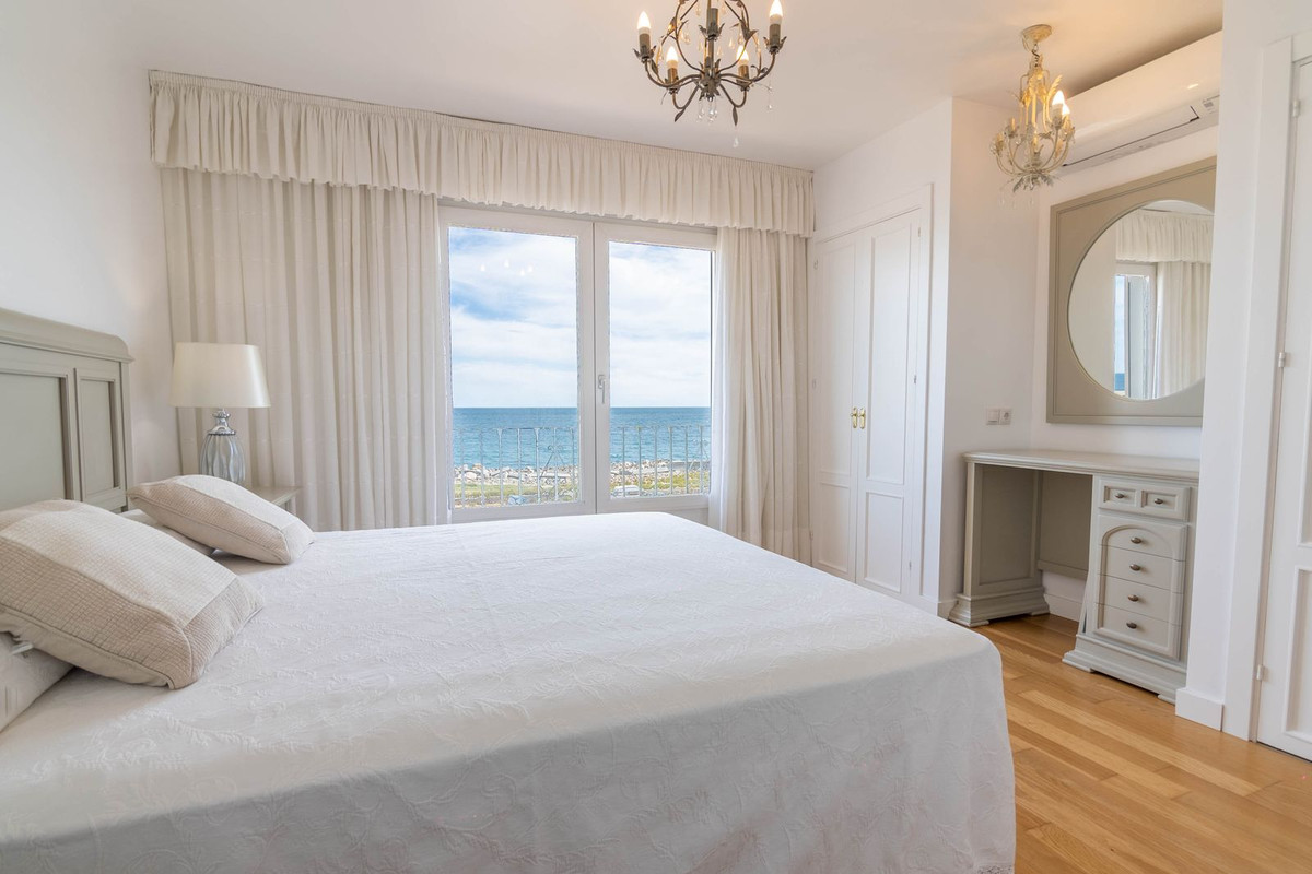 4 Bed Townhouse for sale in Estepona Costa Del Sol, Málaga, Spain