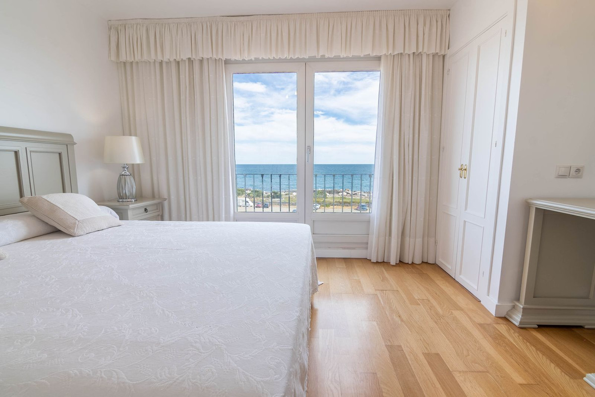 4 Bed Townhouse for sale in Estepona Costa Del Sol, Málaga, Spain