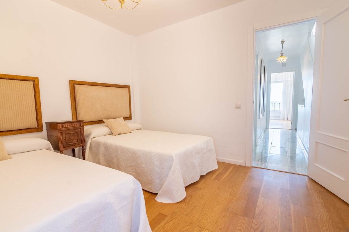 4 Bed Townhouse for sale in Estepona Costa Del Sol, Málaga, Spain