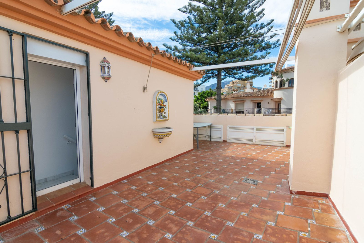 4 Bed Townhouse for sale in Estepona Costa Del Sol, Málaga, Spain