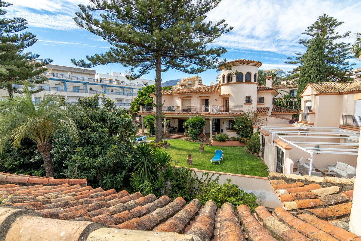 4 Bed Townhouse for sale in Estepona Costa Del Sol, Málaga, Spain